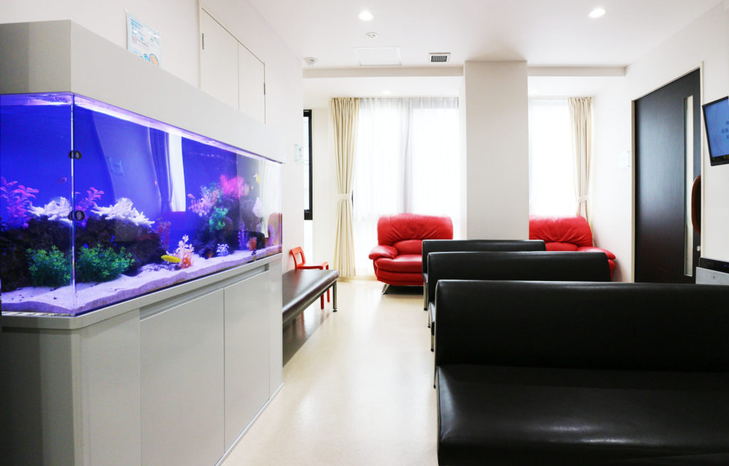 練馬区 皮膚科小児科の待合室 120cm海水魚水槽 水槽リース事例のサムネイル画像
