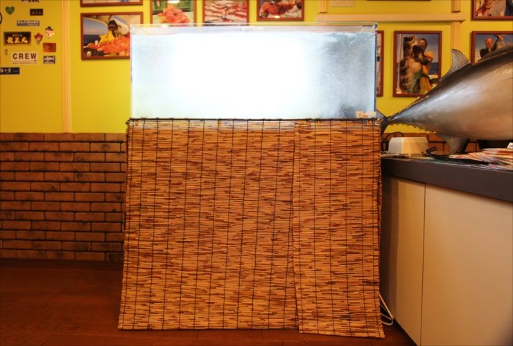釣り居酒屋 季の扉 様　120cm活魚水槽　レンタル事例 水槽画像３