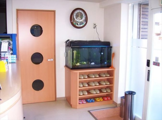 神奈川県川崎市 歯科医院様 90cm淡水魚水槽 設置事例のサムネイル画像