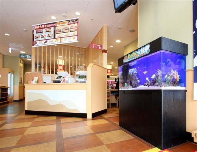神奈川県川崎市 飲食店様  120cm海水魚水槽  設置事例のサムネイル画像