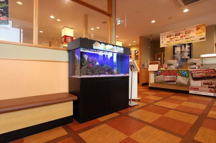 東京都東村山市 飲食店様 120cm海水魚水槽 設置事例のサムネイル画像
