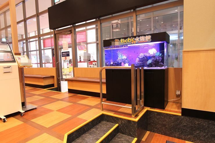 足立区 飲食店 120cm海水魚水槽 設置事例のサムネイル画像