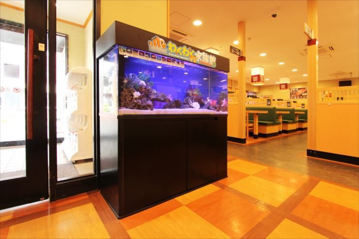 葛飾区　飲食店の待合室に設置　120cm海水アクアリウムのサムネイル画像