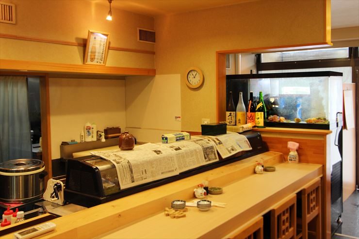 千葉県　寿司屋　120cm活魚水槽　設置事例 水槽画像３