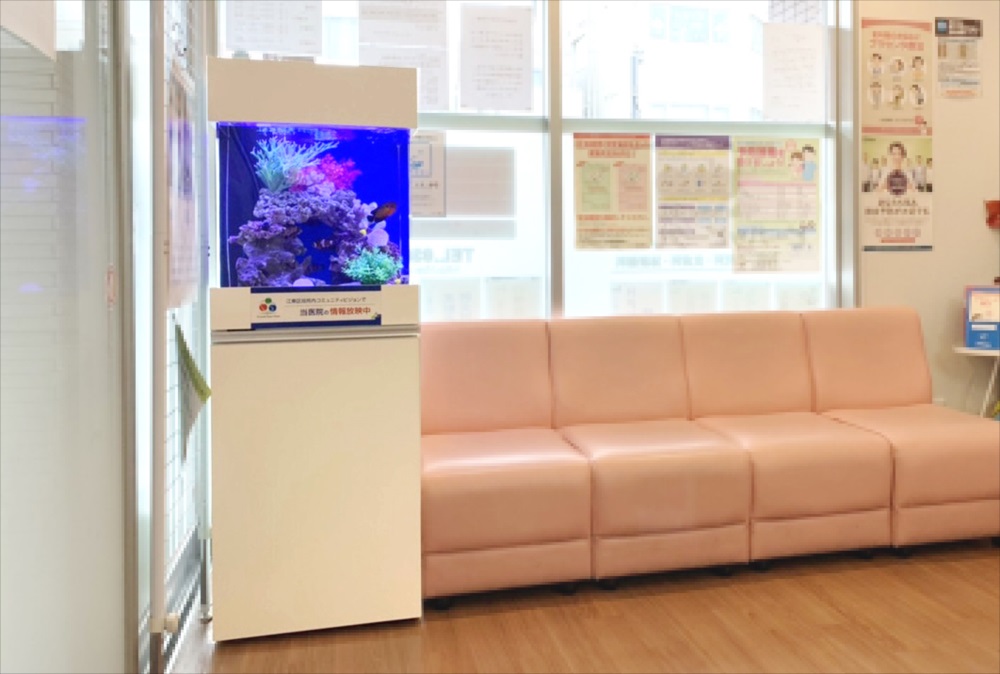 クリニックの待合室 45cm海水魚水槽 レンタル事例 メイン画像