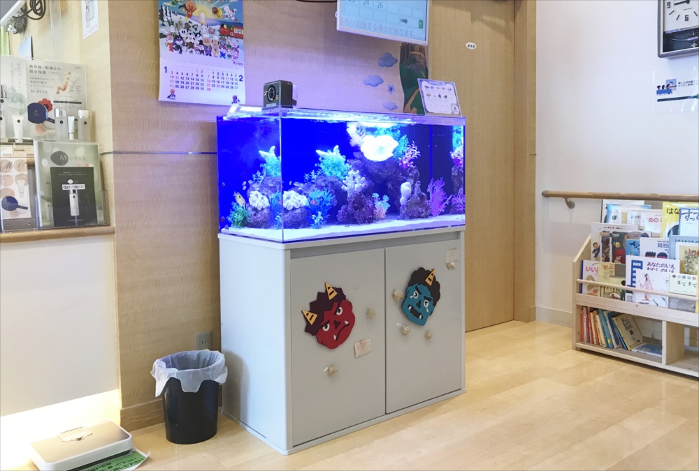 クリニック 待合室 90cm海水魚水槽 キャビネット画像