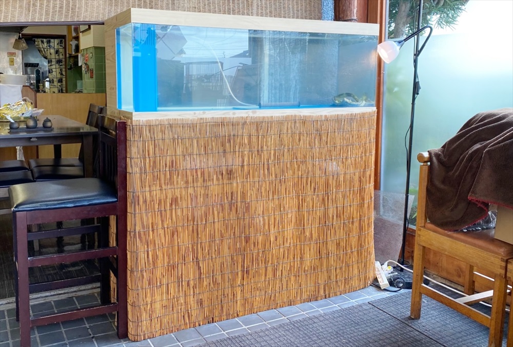 鮨割烹うめむら様　活魚水槽　全体画像