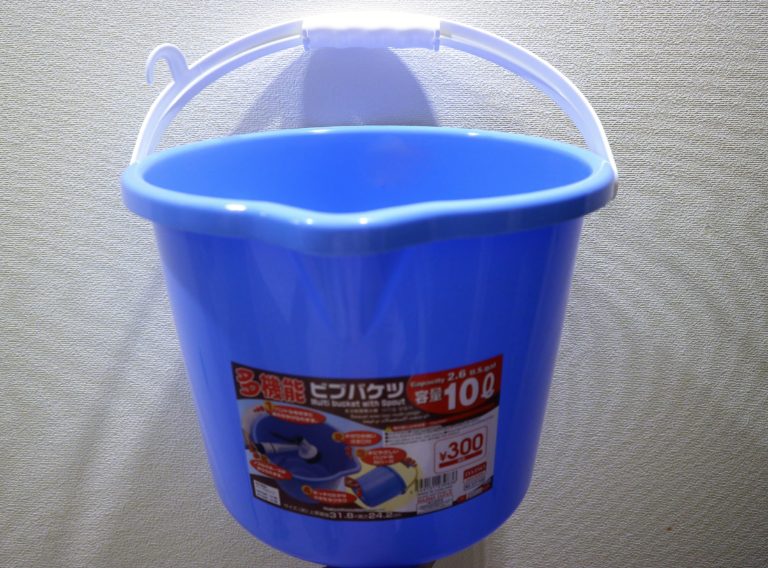 多機能ビブバケツ容量10リットルの商品ラベル付き画像