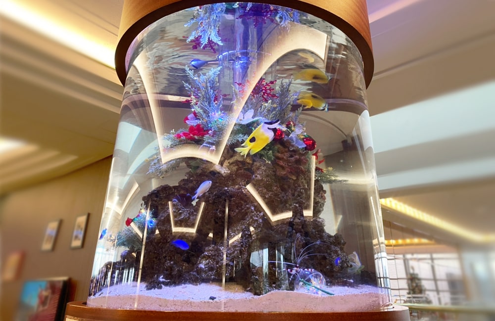 シェラトン・グランデ・トーキョーベイ・ホテル様　水槽リース事例　クリスマスVer
