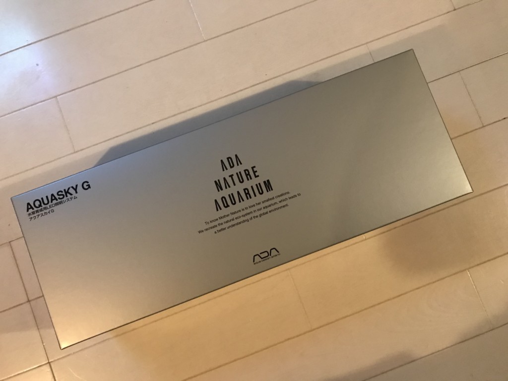 AQUASKY Gと印字された水草育成用LED照明の箱