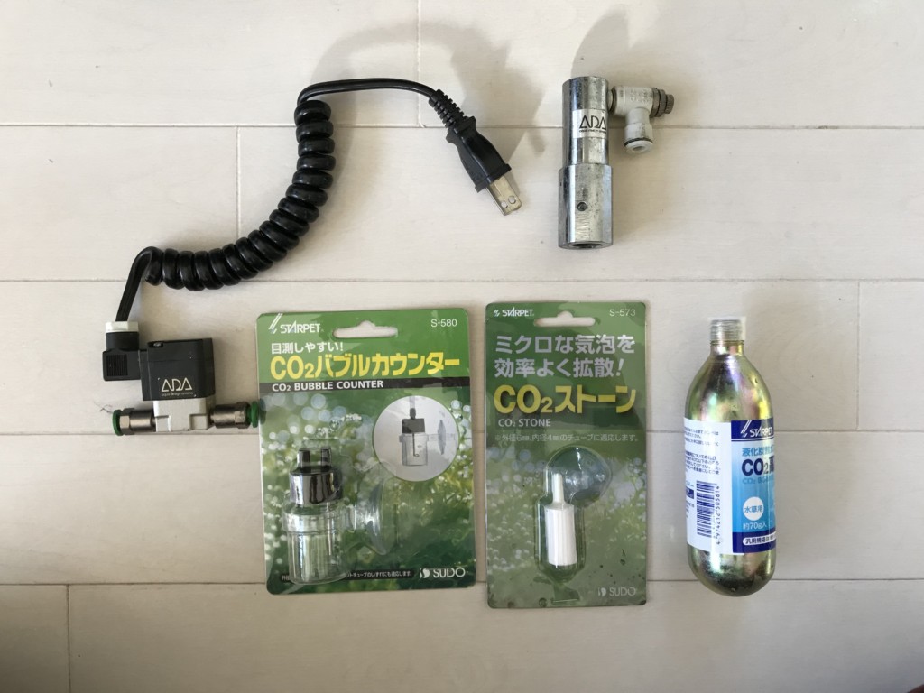電磁弁やバブルカウンター等の水草用CO2添加用品一式