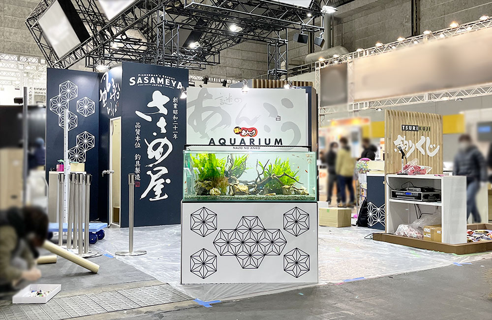 展示ブースに設置された水草レイアウト水槽の見出し画像