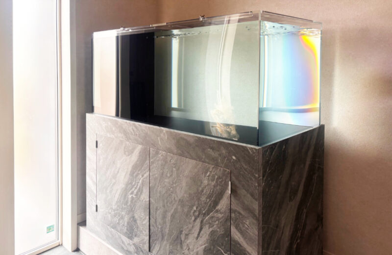 個人宅様に特注アロワナ水槽一式を販売・設置！120cm水槽をオーダーメイド 水槽画像５