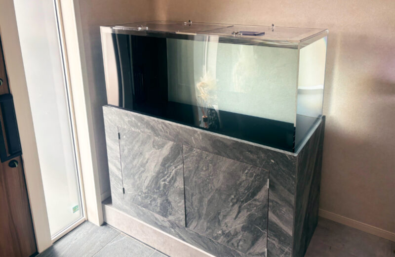 個人宅様に特注アロワナ水槽一式を販売・設置！120cm水槽をオーダーメイド 水槽画像４